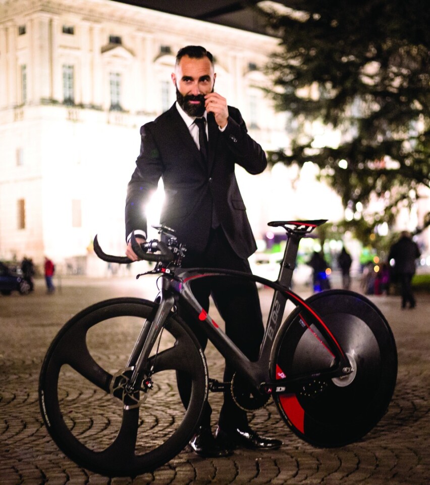 The BestiaNera Sport is one of the world's lightest electrics, tipping the scales at just 9.8 kg (21.6 lb)