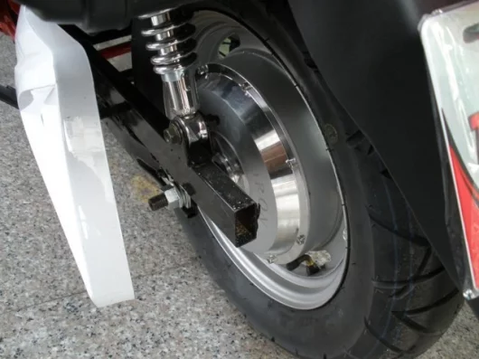 The 1500 watt in wheel electric motor of the Hunter