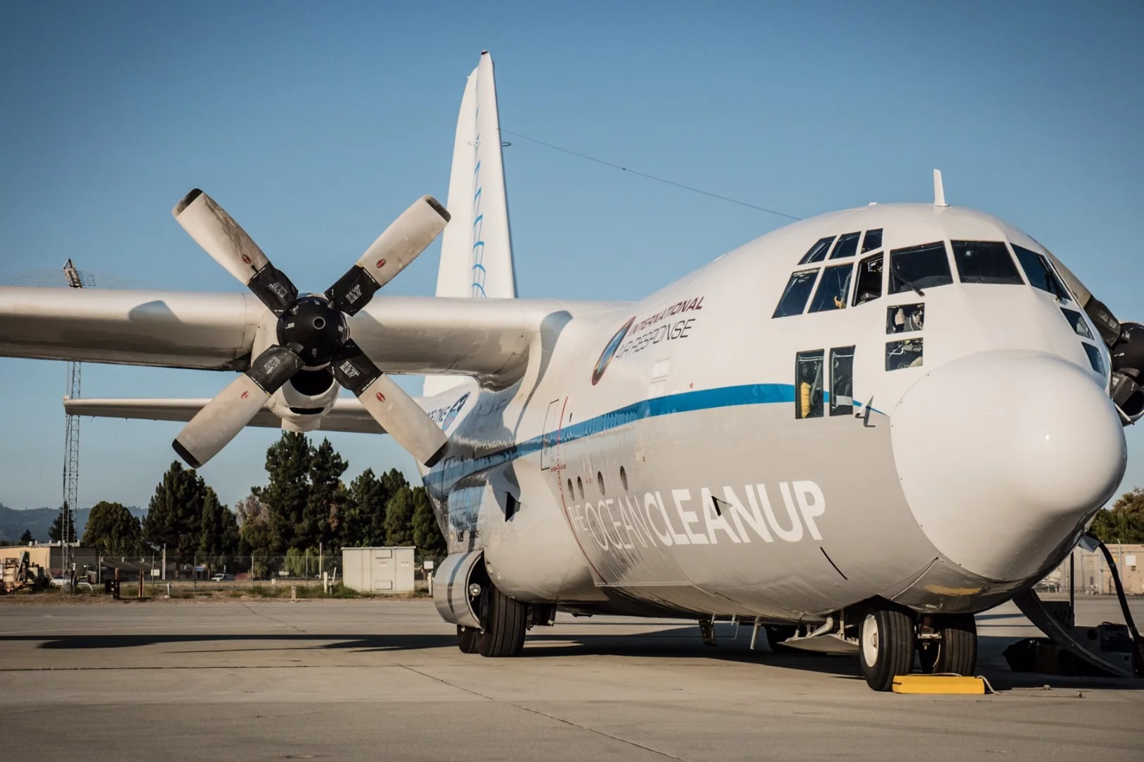The first Aerial Expedition flight comprised a number of low-speed and low-altitude passes back and forth along the northern boundary of the Great Pacific Garbage Patch between Hawaii and California