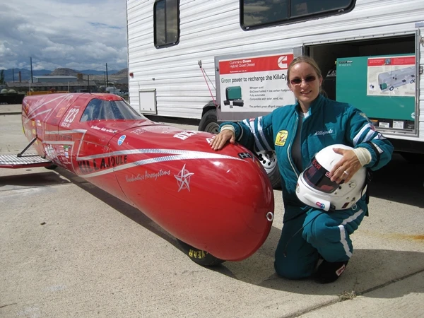 Eva Håkansson with the 400 HP KillaJoule electric sidecar motorcycle (Photo: KillaCycle Racing)