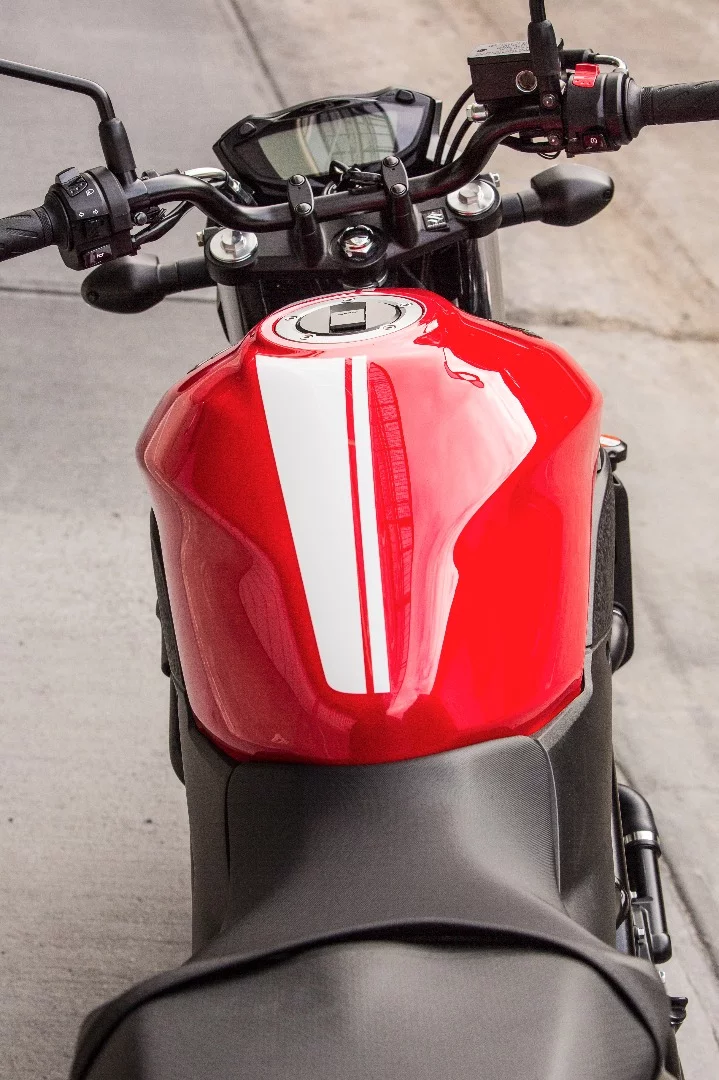 Suzuki SV650: racing stripe design only appears on the red model – white and black are the other colour options