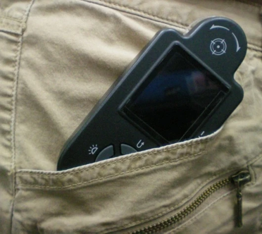 Pocket-sized i-vu digital magnifier