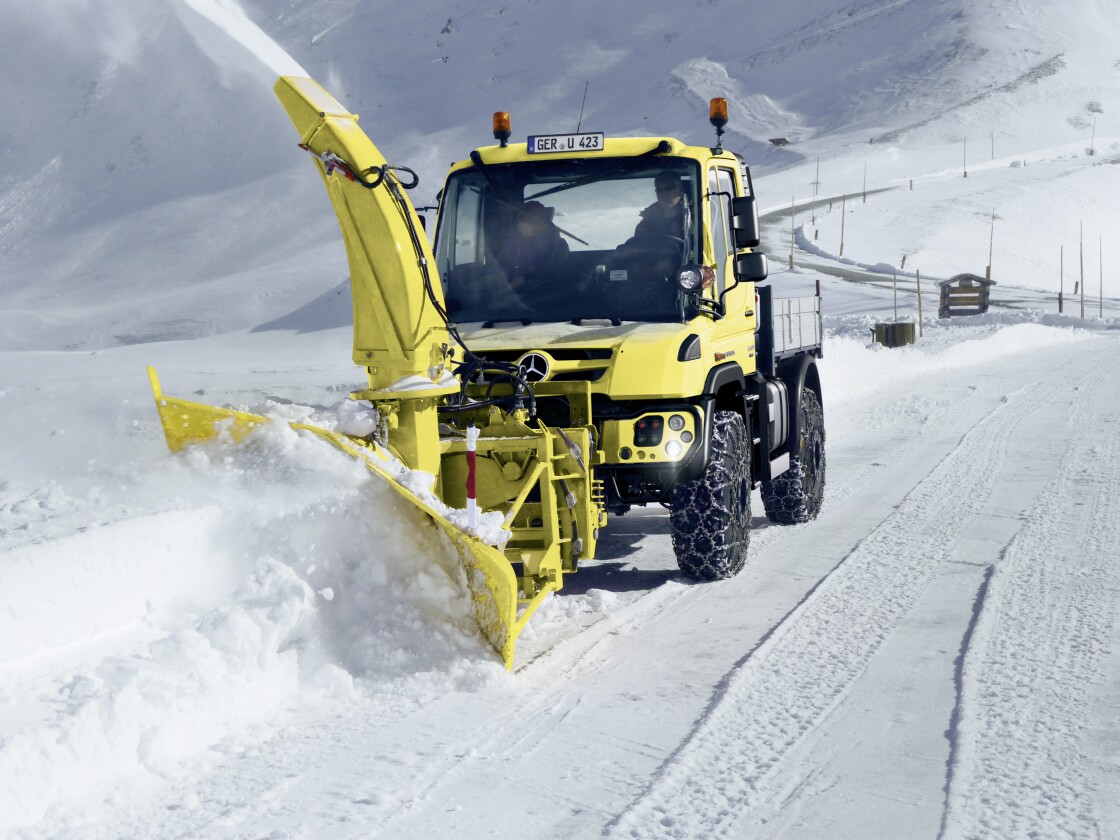 Unimog Euro VI working the snow in its spare time