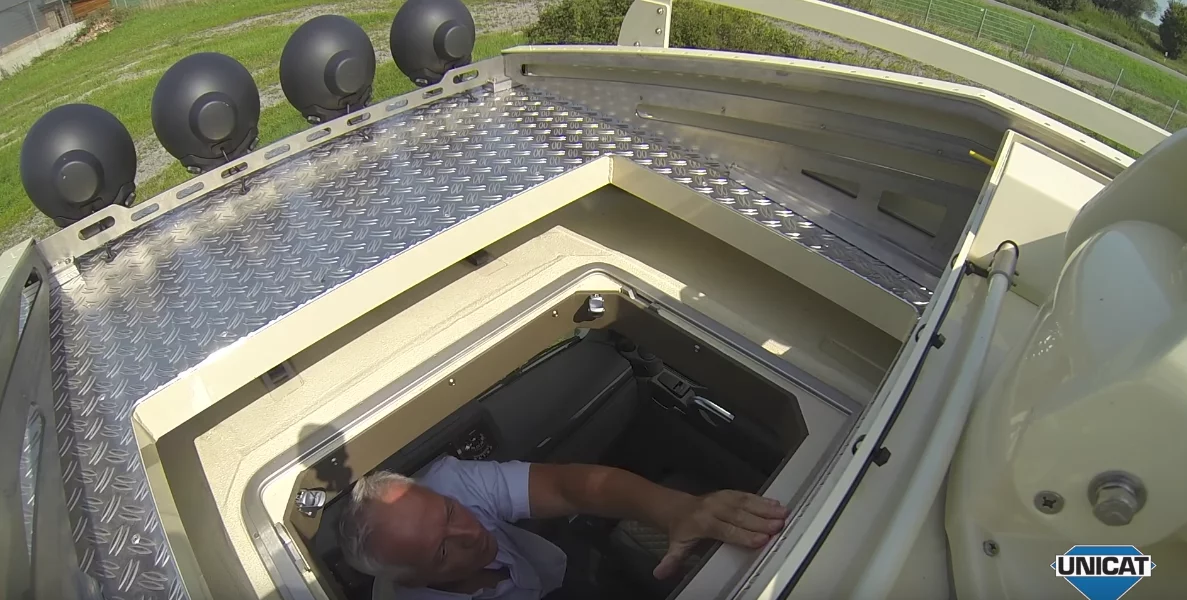 With the dish out of the way, the roof hatch provides a way to pop out of the cab for a clear photo