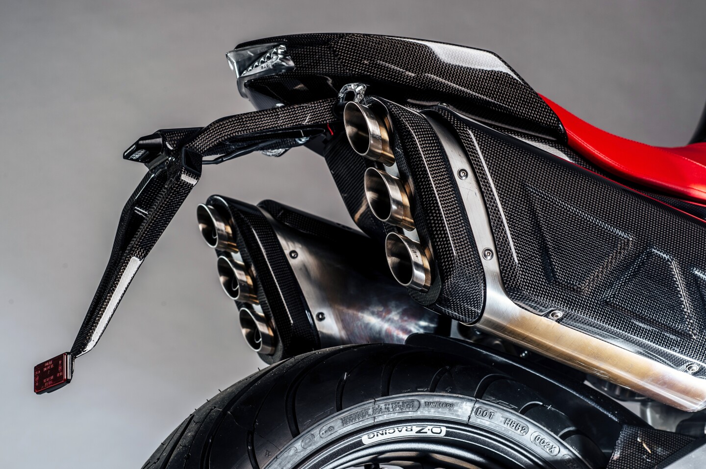 FGR Midalu: six-shooter exhausts almost have a military vibe to them