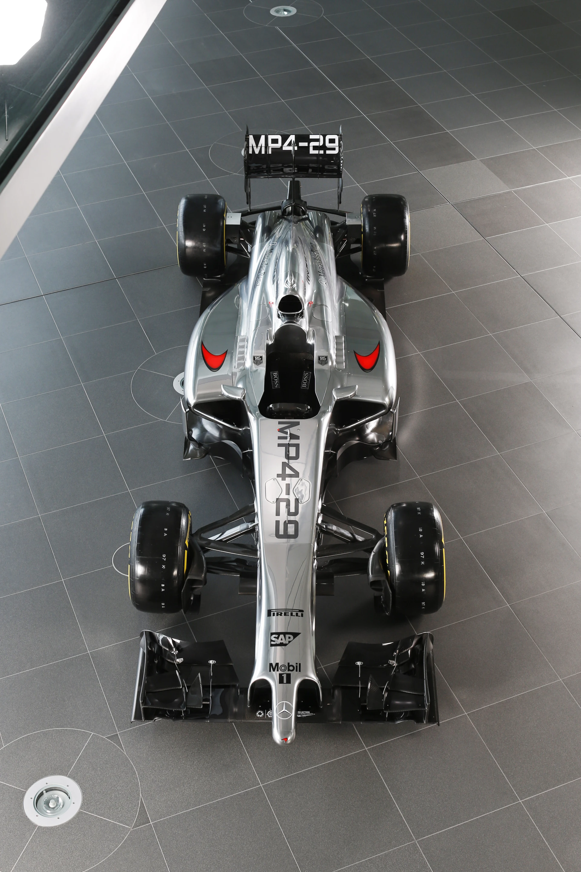 The chassis around the driver’s legs and feet is significantly lower due to a regulated drop in maximum height at the front bulkhead