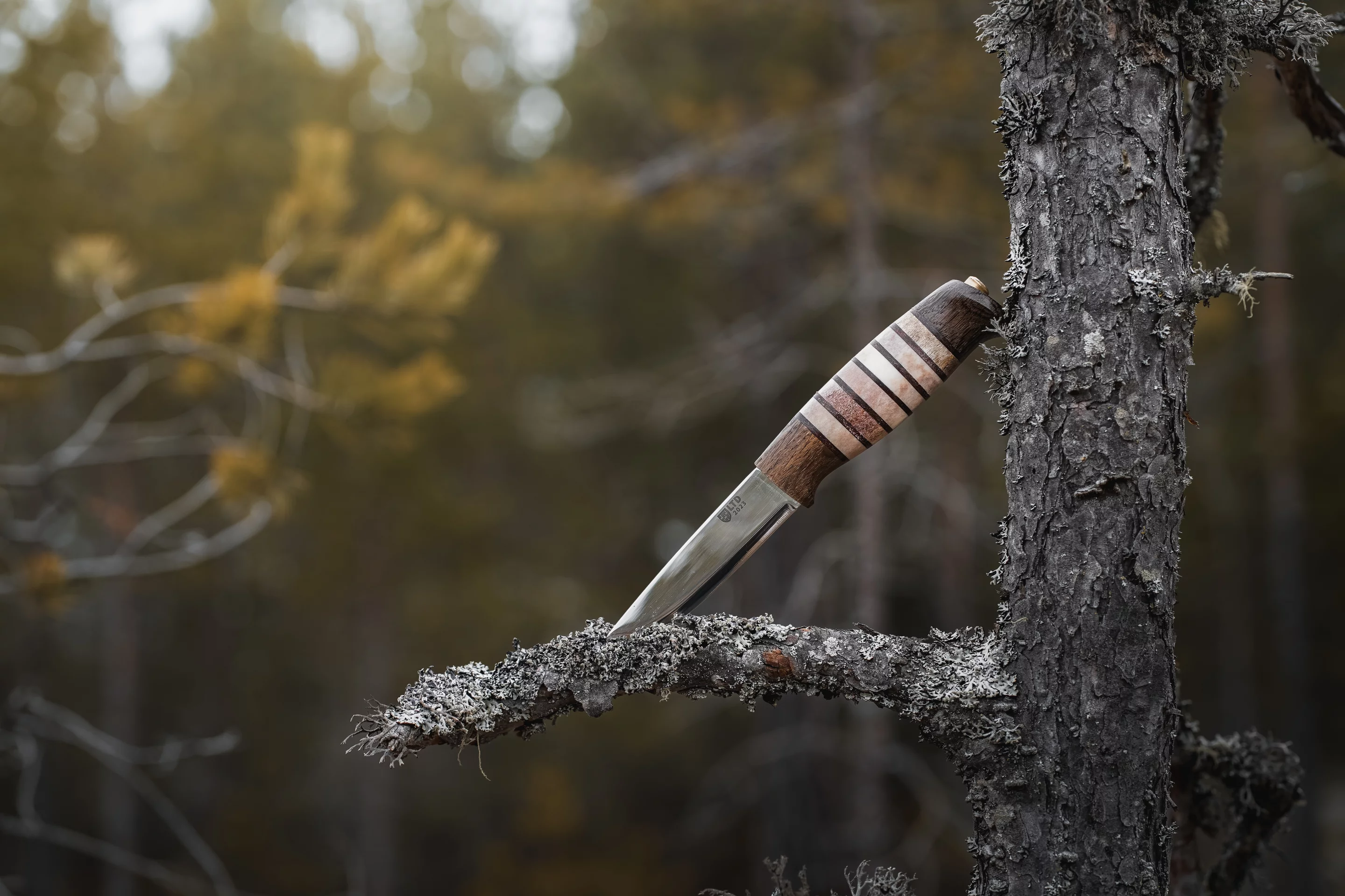 The Rein has a 3.5-in polished steel blade