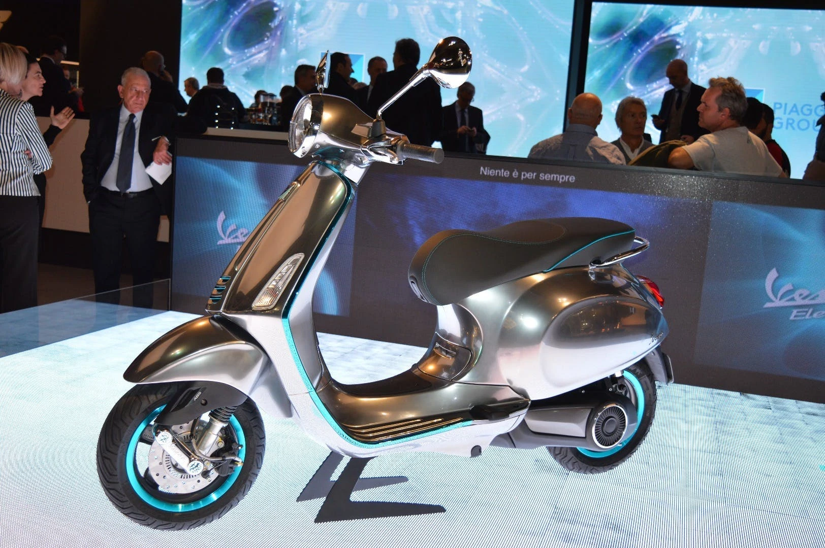 The Vespa Elettrica is available for online order from Europe at a price of €6,390 (approx. US$7,350)