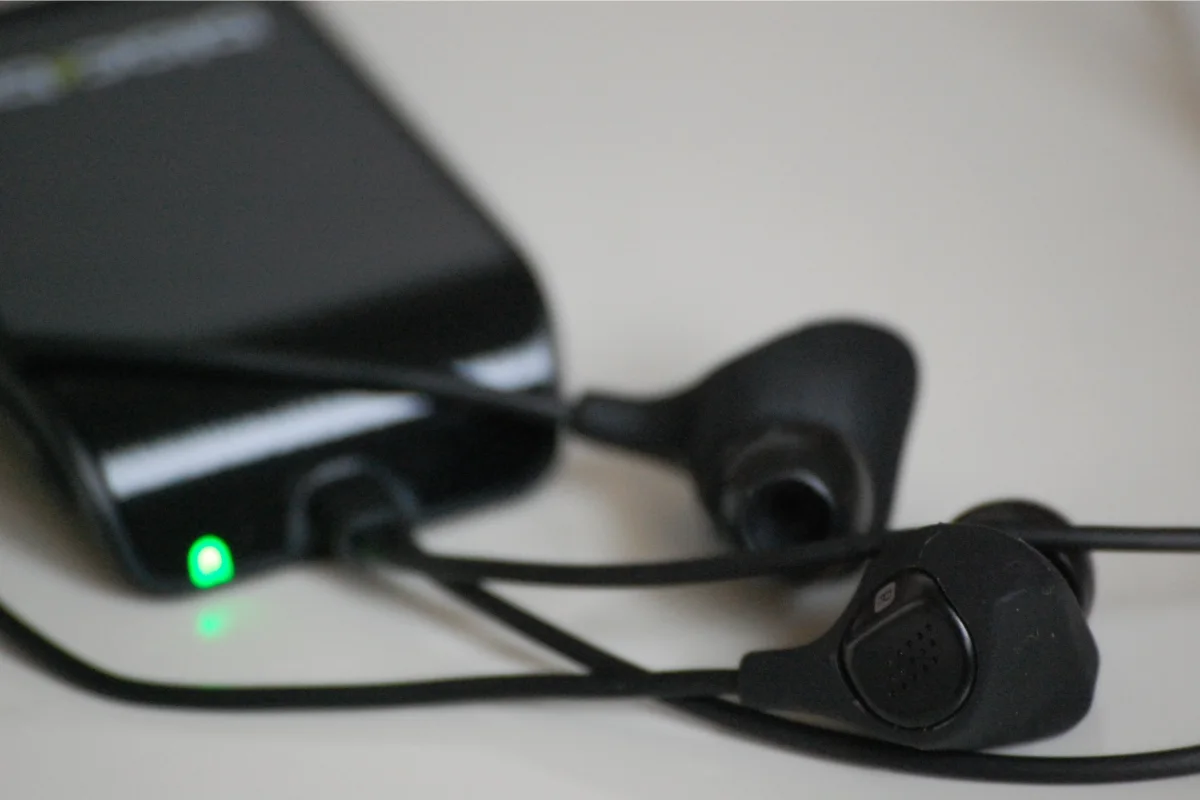 The C18's in-line controller has a power on/battery status indicator to the top and a power on slider and a volume control to the side