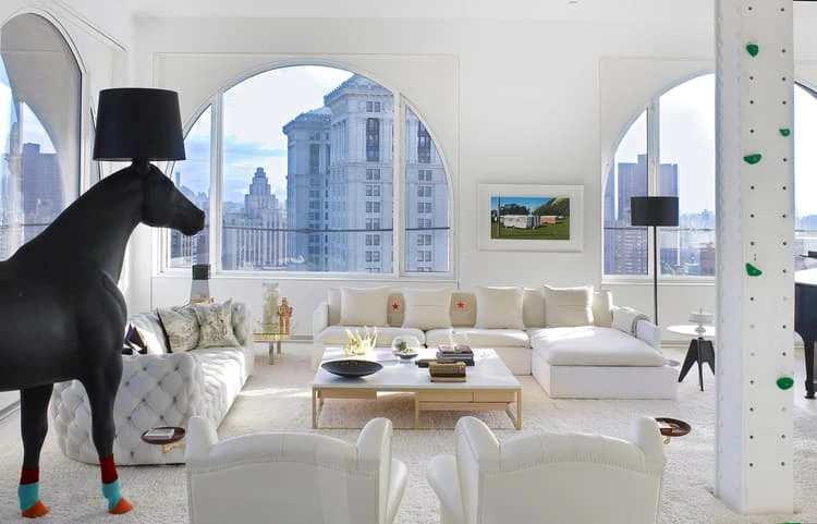 With amazing views of landmarks such as the Brooklyn Bridge, and the Empire State Building, the home was already pretty interesting