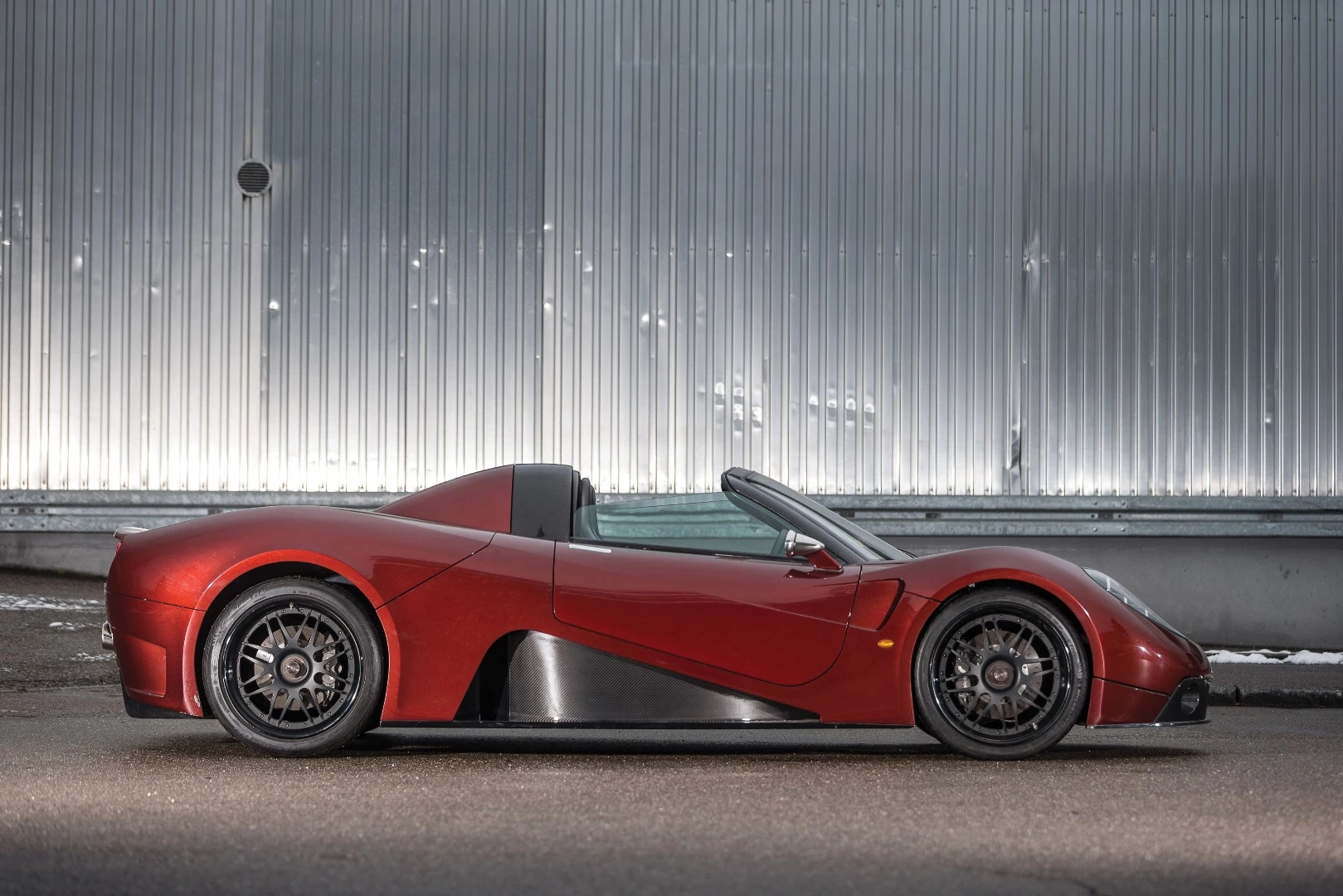 Our pick for the steal of the week. This 2005 Magnate P708 Barchetta is all that is left from an attempt to build a new supercar based on the Bizzarini P538 racing car. The Magnate cost $3.5 million to develop and uses a 7.0-liter LS7 V8 mated to a six-speed CIMA manual transmission. The body is carbon fiber and was built by Siam Intermagnate of Thailand. This is the only car completed and is by all reports a genuine supercar whose owner lost interest in the project. Great value for a truly unique sportscar, though the registration headaches no doubt depressed the final price to $109,462 (€89,125)