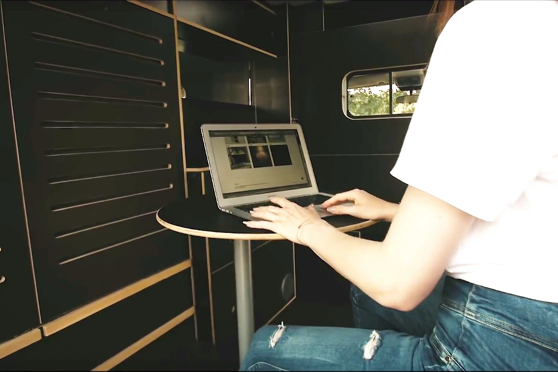 If you plug in the table, you can use the interior as a small mobile office