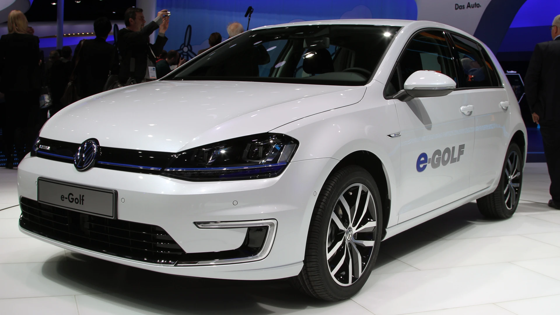The four-door e-Golf's 85-kW motor is powered by a 24.2-kWh lithium-ion battery for a claimed range of up to 190 km (Photo: Gizmag)