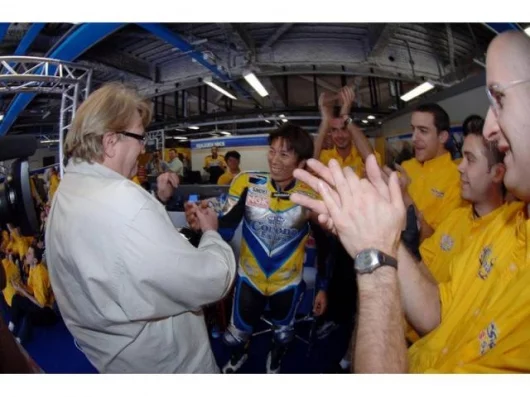 Alstare Corona boss Francis Bata congratulates Kagayama for his pole position