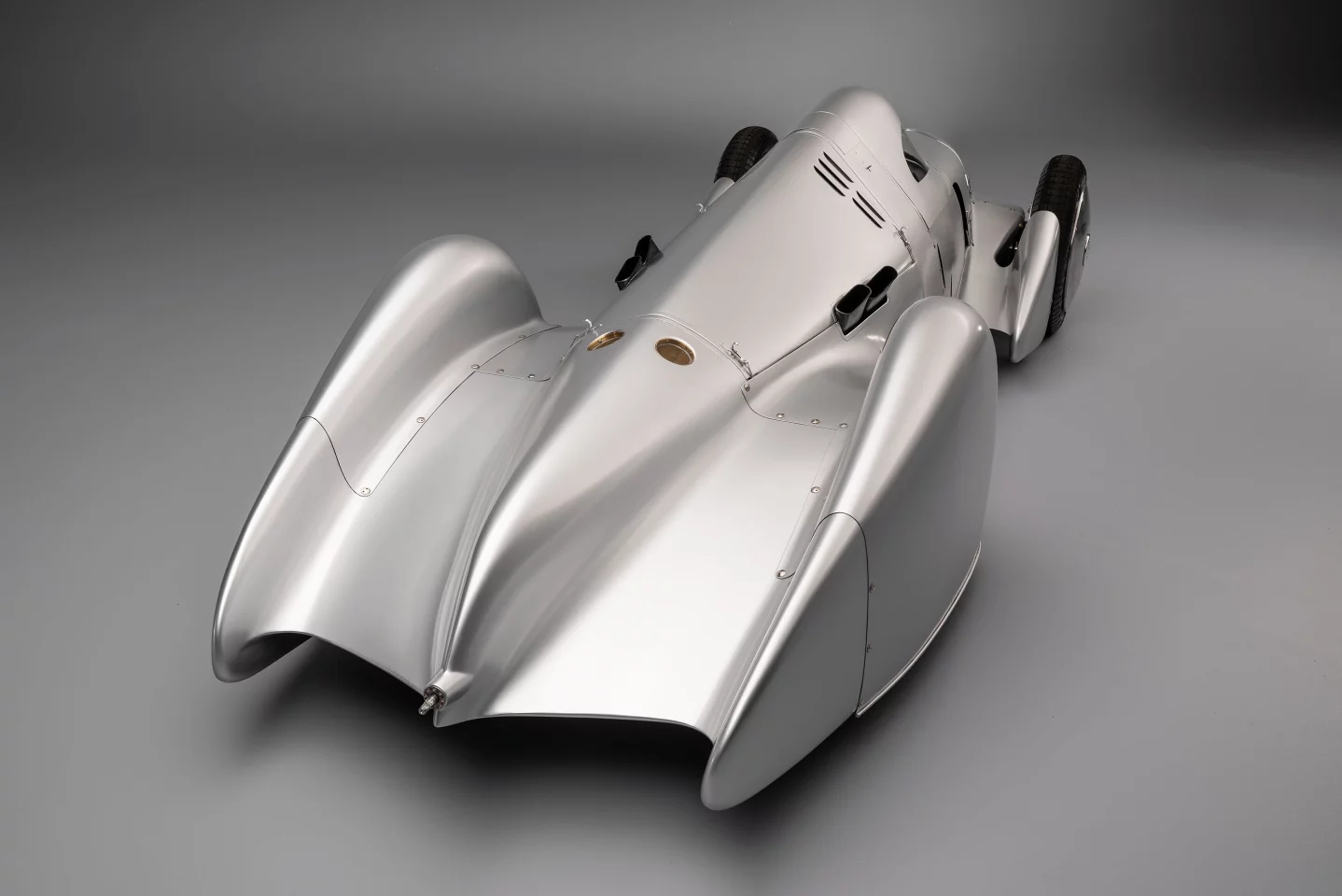 It looks like a version of the Batmobile made by an eccentric backwoods mechanic using a pile of old aircraft bits