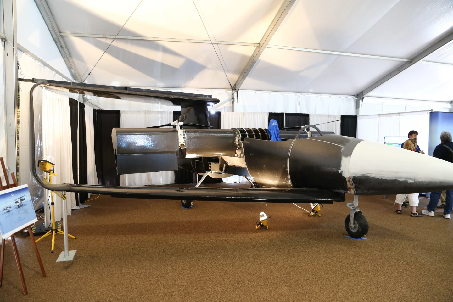 The rotating wings and prop rotors on the Elytron plane (Photo: Angus MacKenzie/Gizmag.com)