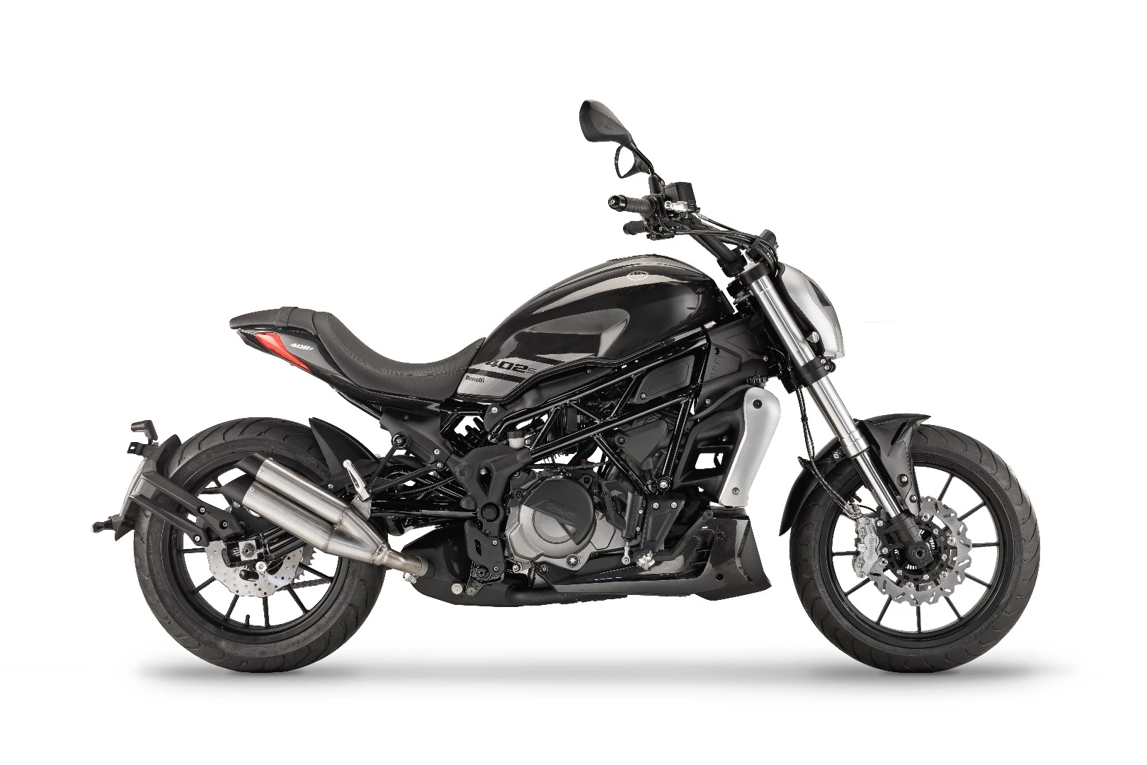 Benelli 402 S: shotgun exhausts and a parallel twin engine can't hide the design intent
