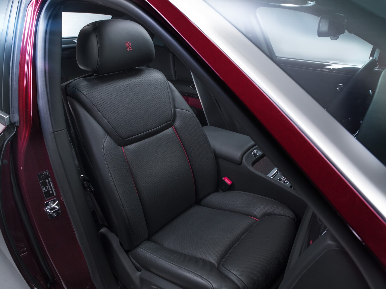 Rolls Royce Ghost Series II: updated seats