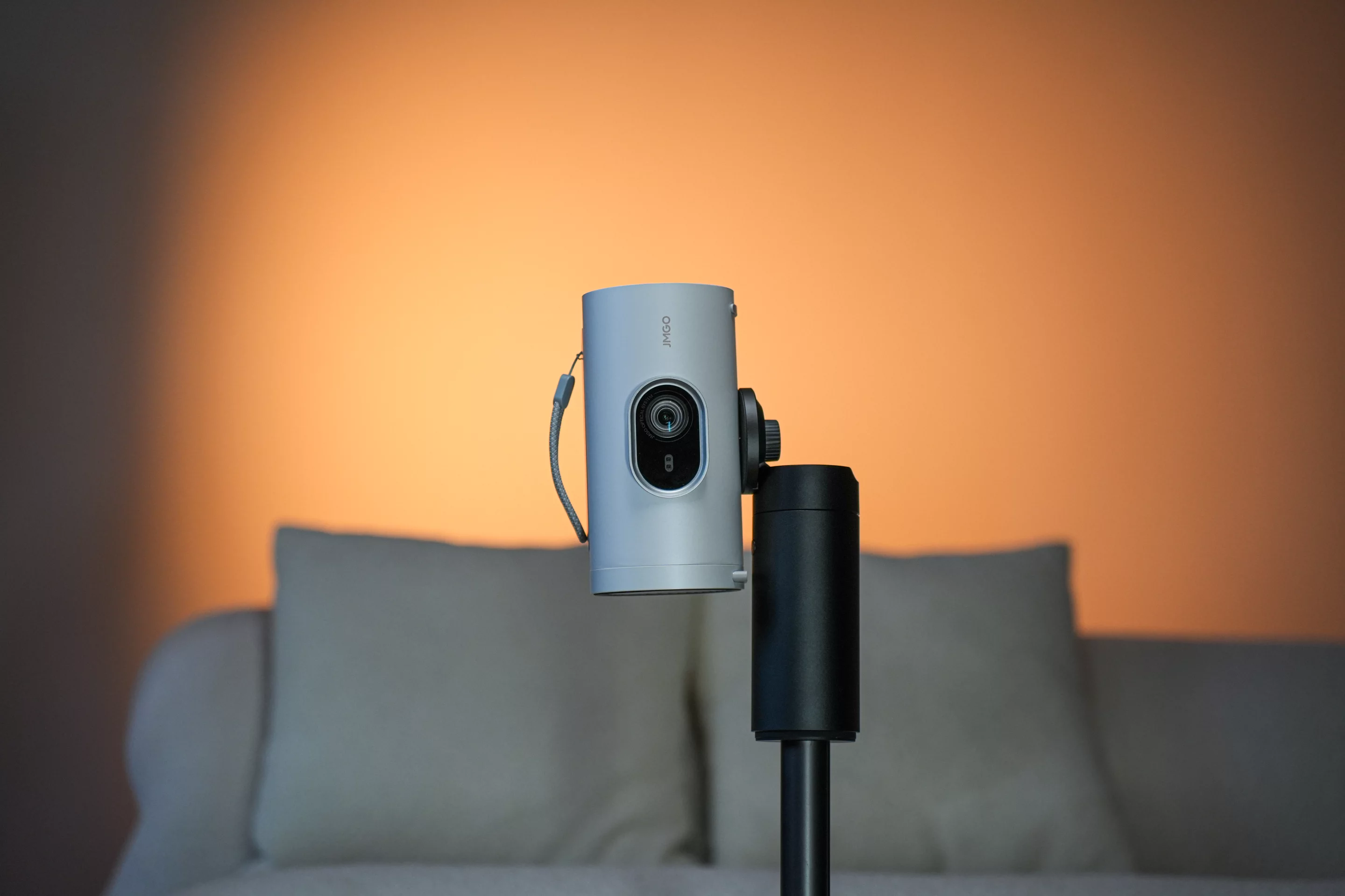 The JMGO PicoPlay can be used with an optional stand featuring a 4.5-hour battery