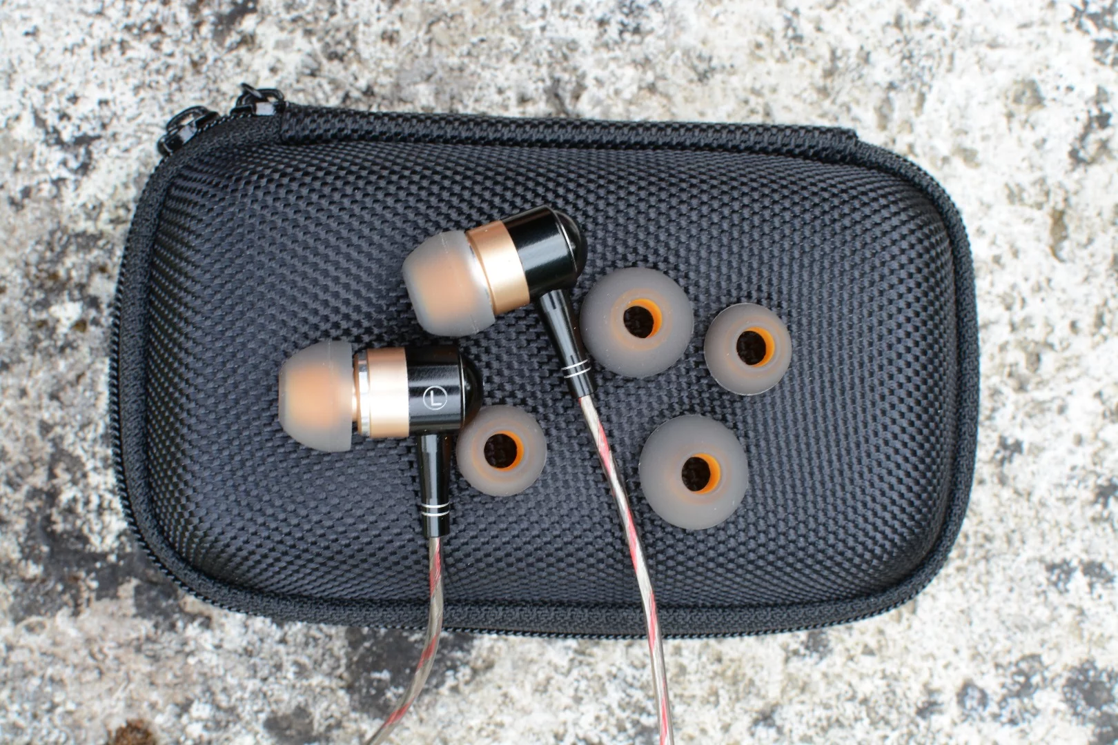 The Z:ero earphones come with small, medium and large silicone buds
