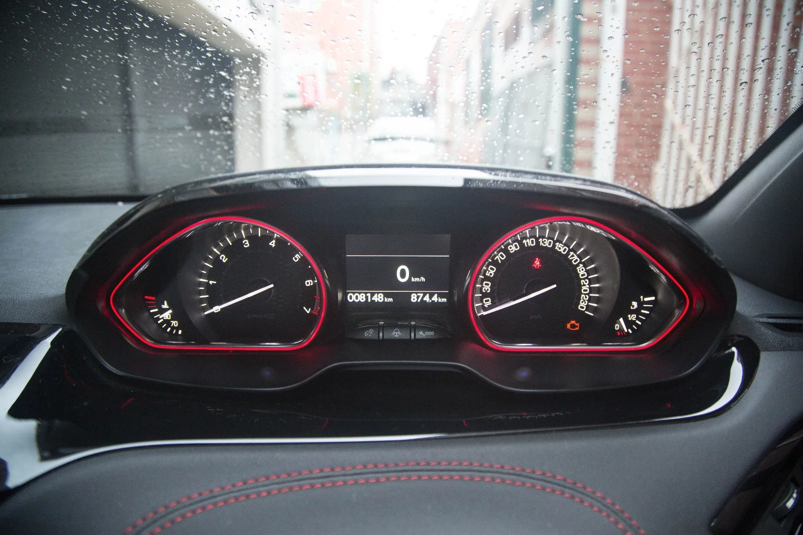 The high set instrument binnacle in the 208 GTi