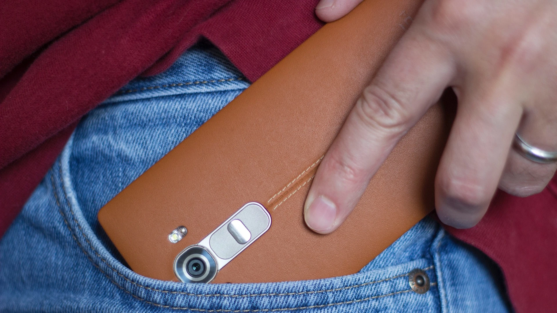 Gizmag reviews the leather-clad version of LG's 2015 flagship, the G4