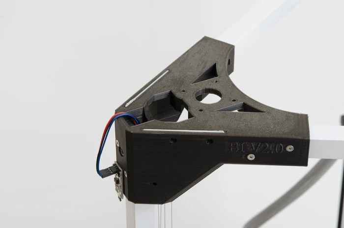 All corners are steel reinforced for maximal rigidity