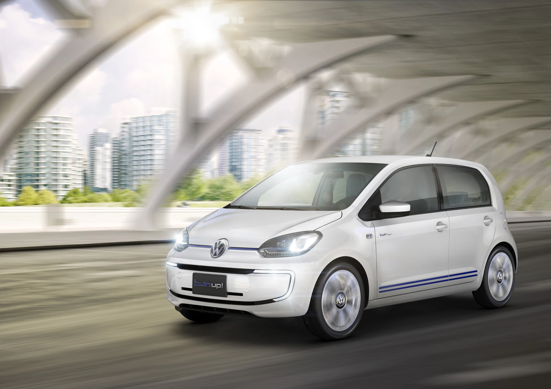 Twin Up! will do 0-100 km/h (62 mph) in 15.7 seconds in hybrid mode