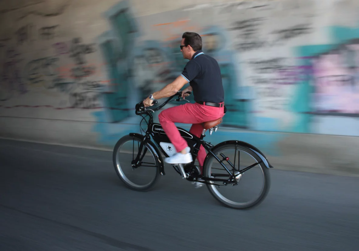 The battery-powered motor offers pedelec assistance