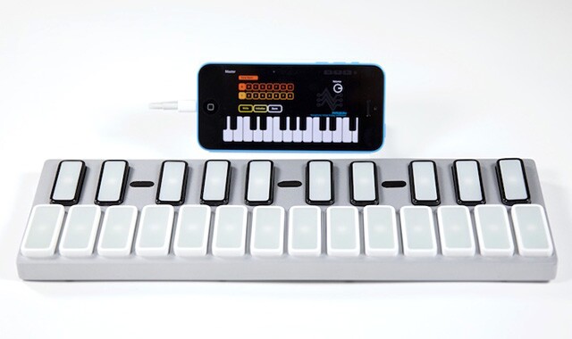 Connecting the keyboard with an iPhone through a purpose-built docking station enables beginners to learn songs, chord charts and theory through Opho's tutorial apps