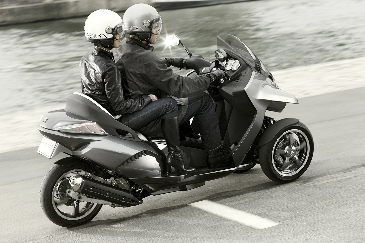 The latest three wheeler from Peugeot is still a concept and doesn't have a roof, but it does have 3WD
