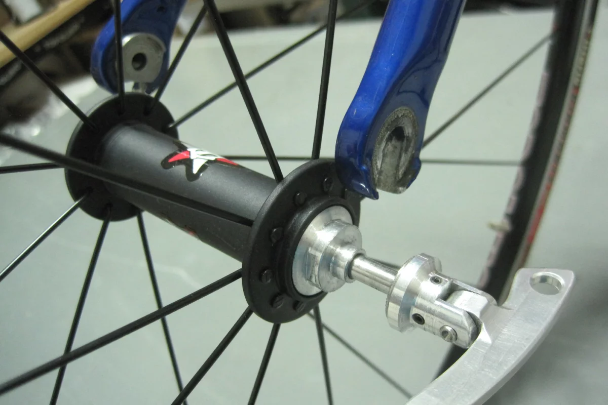 The SPEEDrelease hub works with regular dropouts, equipped with an adapter