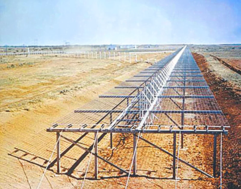 Primary transmitting antennas for the Air Force Space Surveillance System - forerunner of the Space Fence (Photo: US Navy)