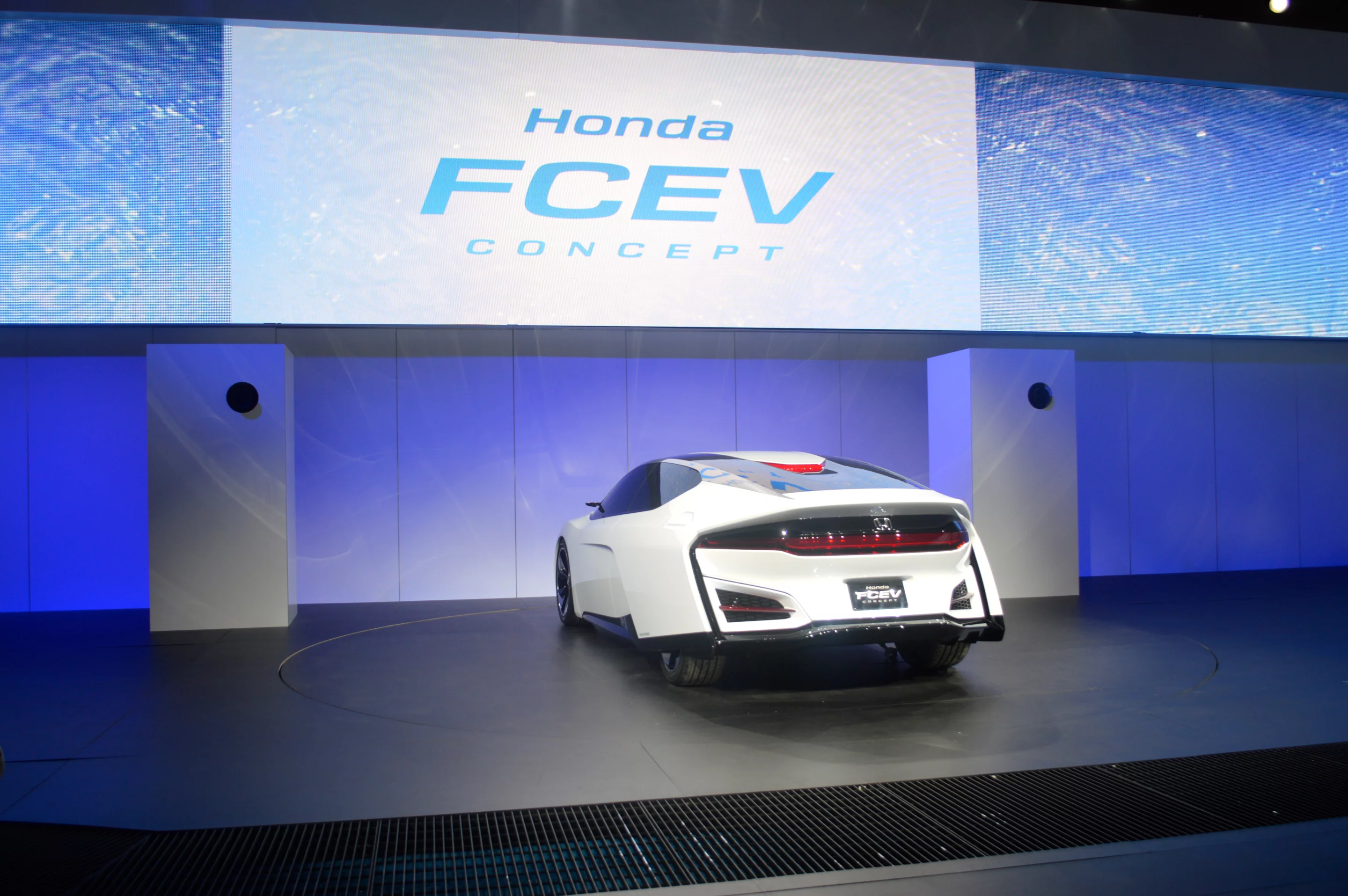 Honda reveals its FCEV Concept at the LA Auto Show