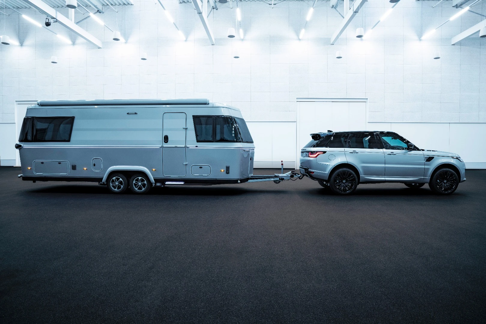 The tandem-axle Eriba Touring 820 shows its distinctive shape