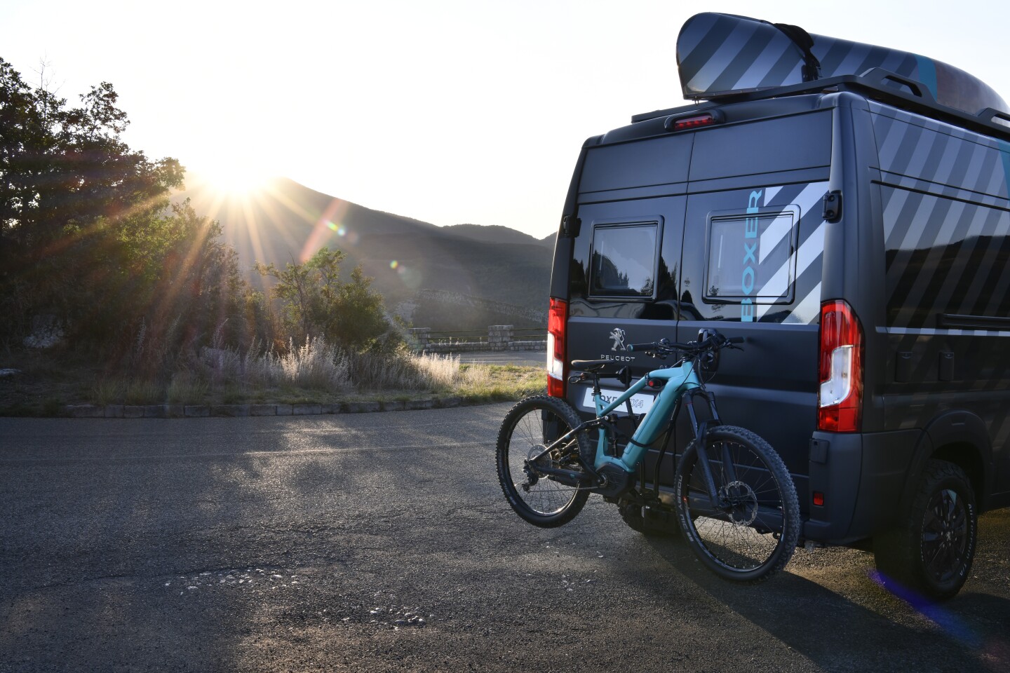 The electric bike on the back of this Peugeot Boxer Camper is a nice touch!