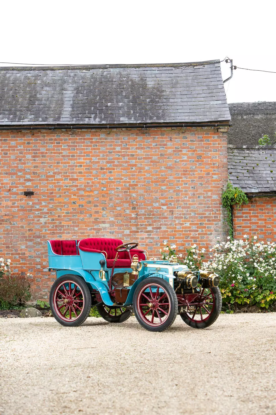 The Panhard 1901 7hp is one of the world' first modern motor cars