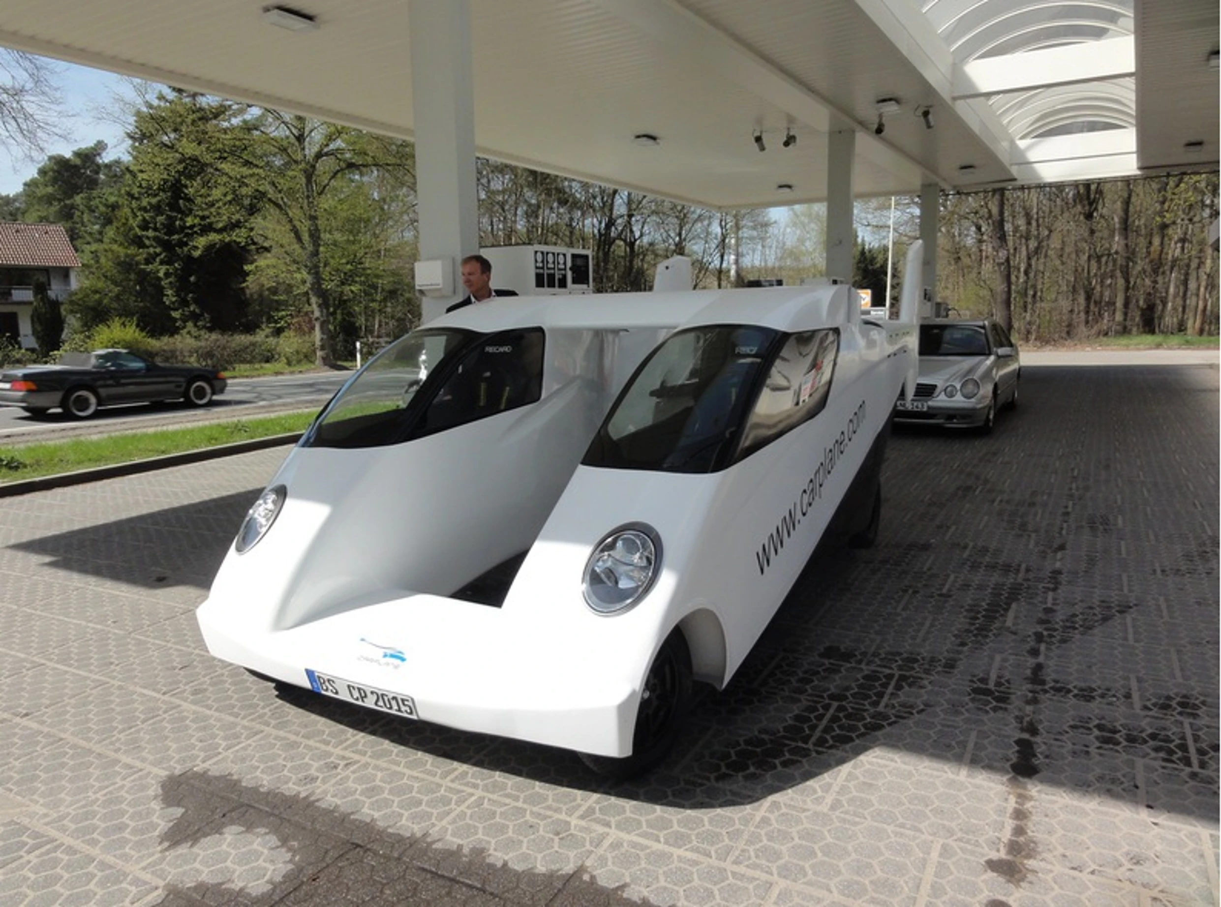 Carplane uses a two-fuselage design
