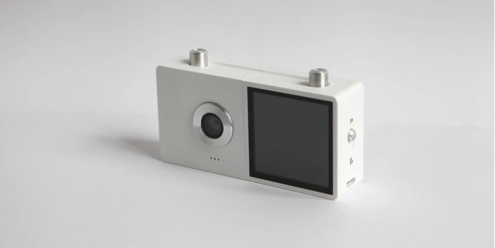 The Duo separates into two cameras with synchronized shutters to capture a moment from more than one angle