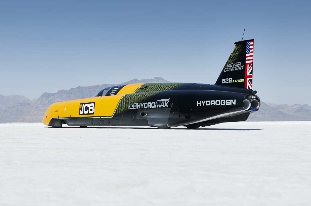 Sound barrier-breaking driver sets zero-emissions land speed record