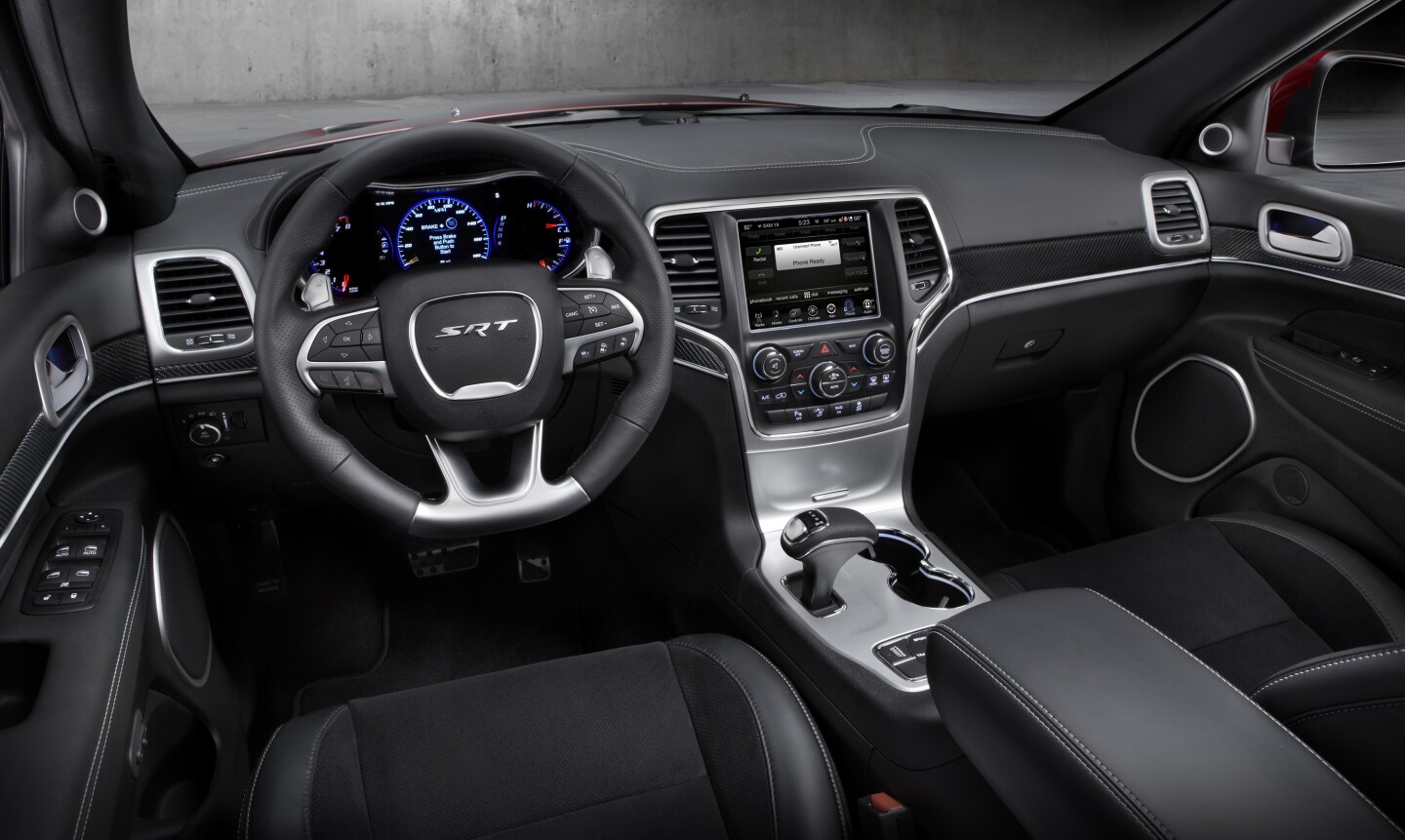 The drivers view in the Grand Cherokee SRT