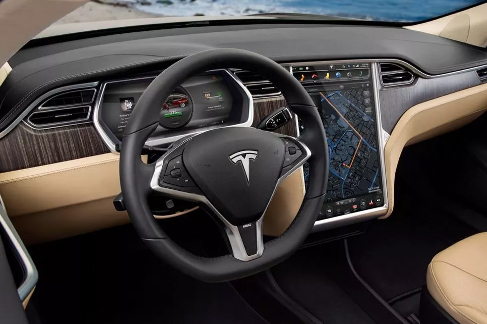 Tesla will introduce semi-autonomous driving features later this year (Photo: Tesla)