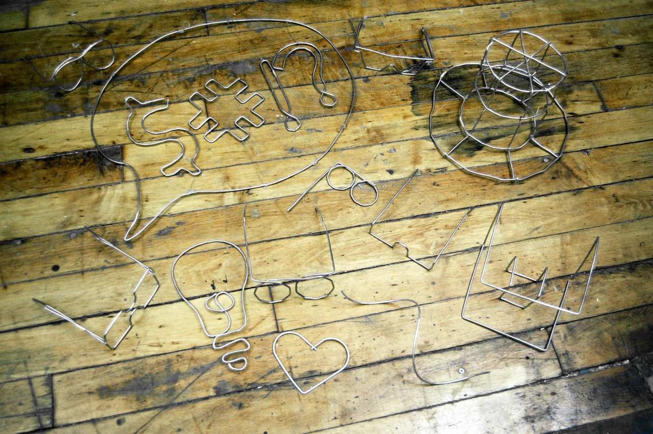 Pensa mainly envisioned the device for creating wire prototypes for various design projects before moving on to more detailed models, but the DIWire could come in handy for creating artwork or jewelry as well