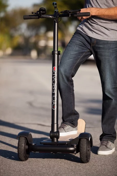 CycleBoard has an LCD display that includes battery life indicator, speedometer, odometer, and power mode selection