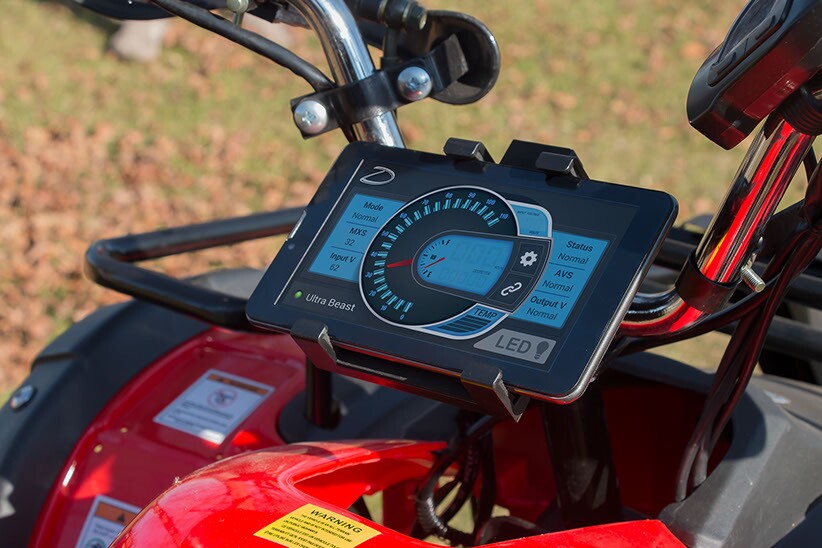 Instead of a traditional instrument cluster, the Ultra Beast utilizes a removable Android tablet
