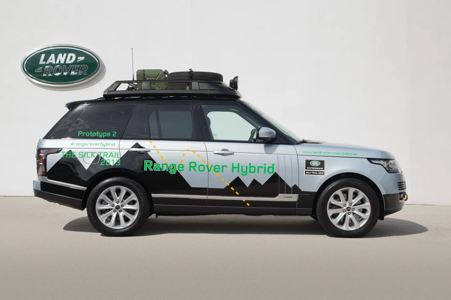 Range Rover says the new hybrids will deliver up to around 44 mpg combined