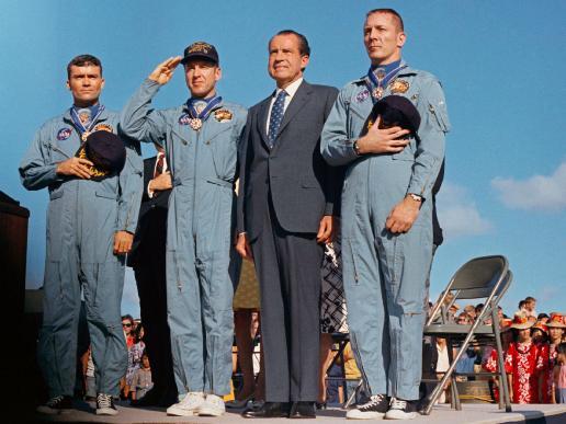 Sailing-Stream.fr ⚓ L'histoire de l'échec le plus réussi de la NASA ⚓ L'équipage d'Apollo 13 avec le président Richard Nixon
