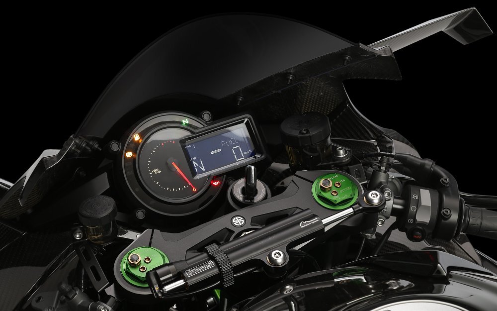 Kawasaki Ninja H2R: dash appears to be completely new