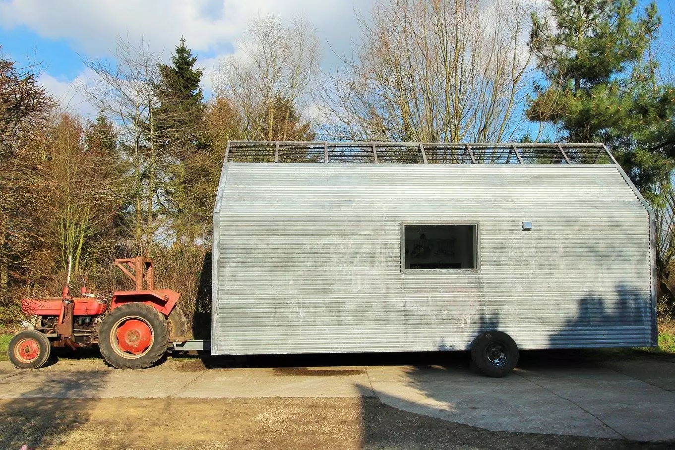 Towing the shepherd hut