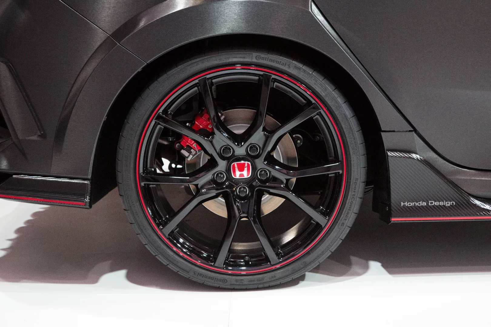 The wheels on the Civic Type-R Prototype are wrapped in 245-section rubber